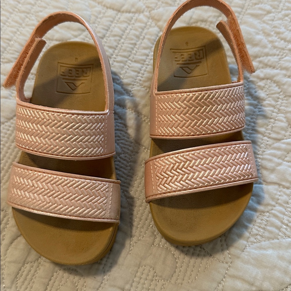 Reef Vista Kids girl's  Pink Sandals Size 8
